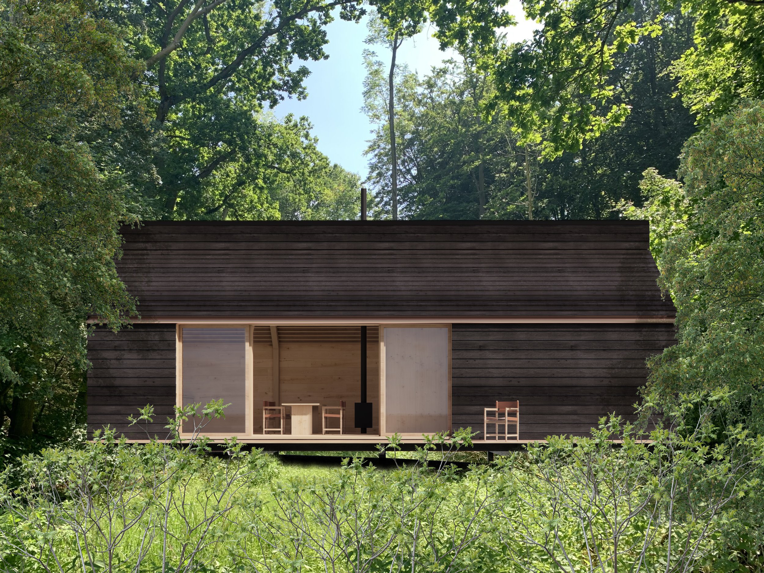 Mørk træfacade i skovlysning