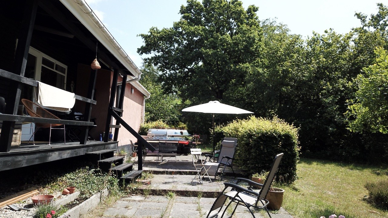 Sommerhus med terrasse og skovhave i Ebeltoft